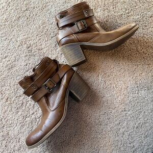 Roxy Boho Brown Block Heel Booties with Wrap Buckle Detail Women size 7.5
